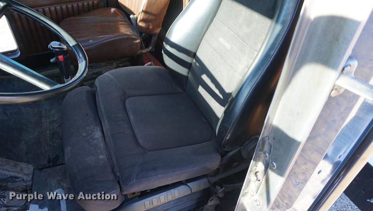 image for item DB0482 1991 Kenworth T800 semi truck