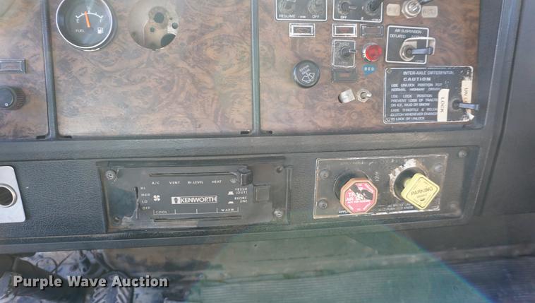 image for item DB0482 1991 Kenworth T800 semi truck