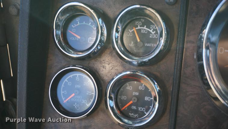 image for item DB0482 1991 Kenworth T800 semi truck