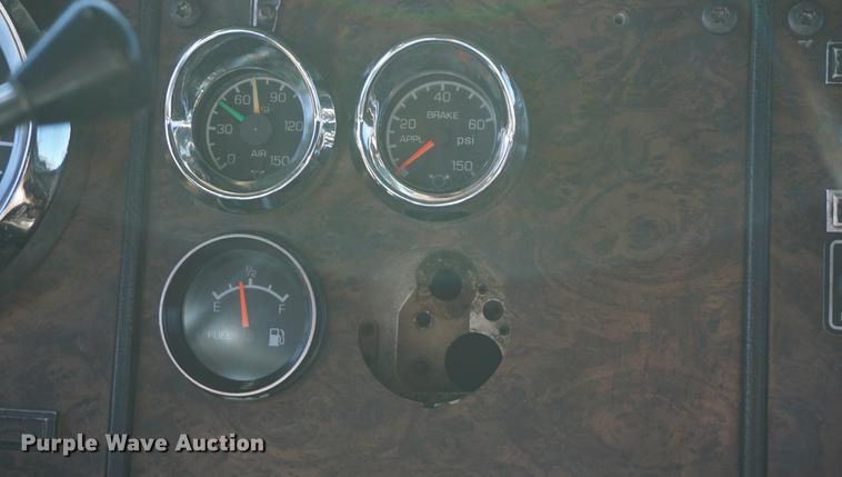 image for item DB0482 1991 Kenworth T800 semi truck