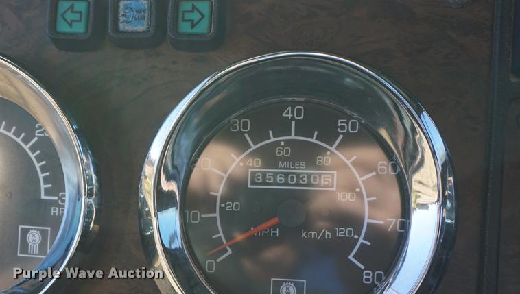 image for item DB0482 1991 Kenworth T800 semi truck