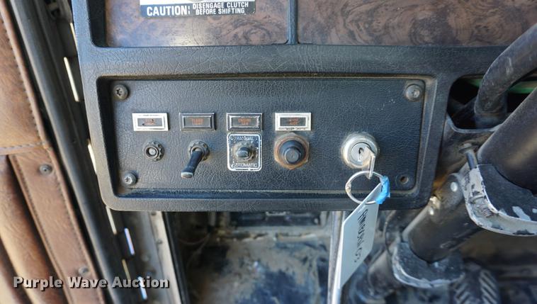 image for item DB0482 1991 Kenworth T800 semi truck