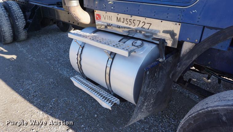 image for item DB0482 1991 Kenworth T800 semi truck