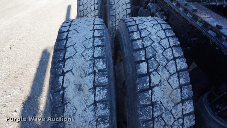 image for item DB0482 1991 Kenworth T800 semi truck