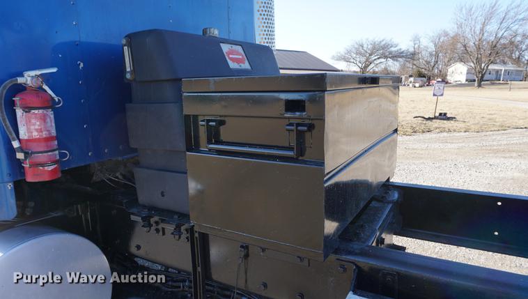 image for item DB0482 1991 Kenworth T800 semi truck