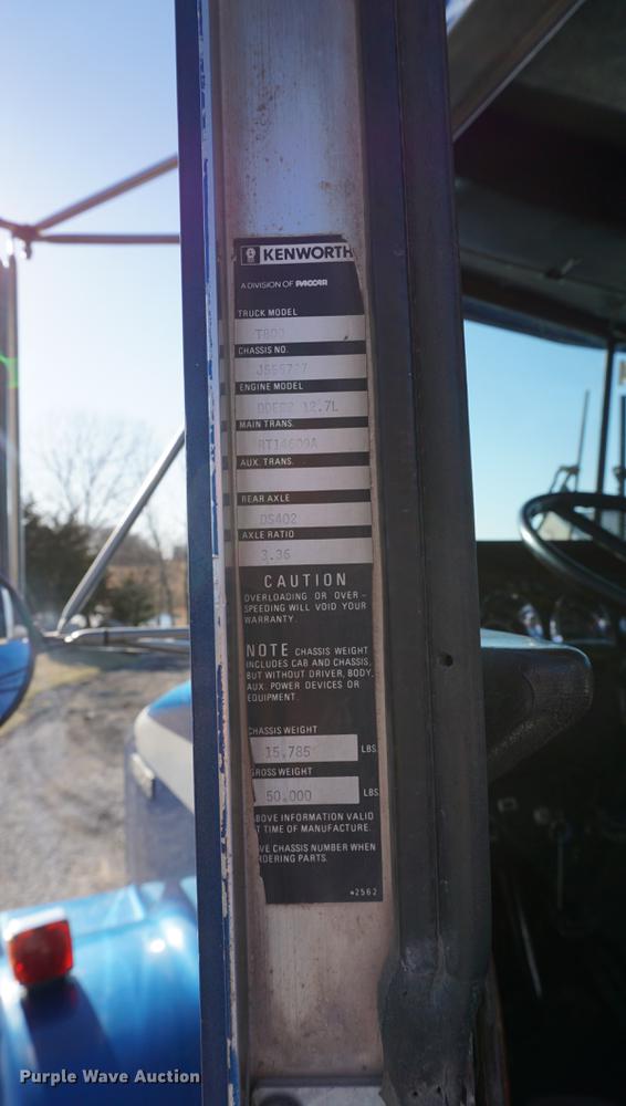 image for item DB0482 1991 Kenworth T800 semi truck