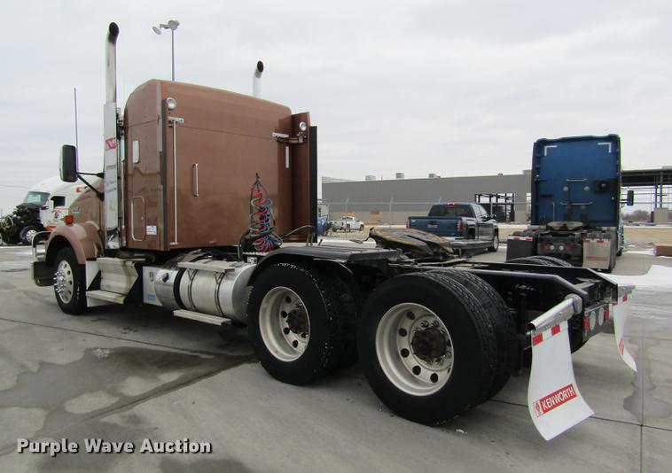 image for item DB1239 2012 Kenworth T800 semi truck