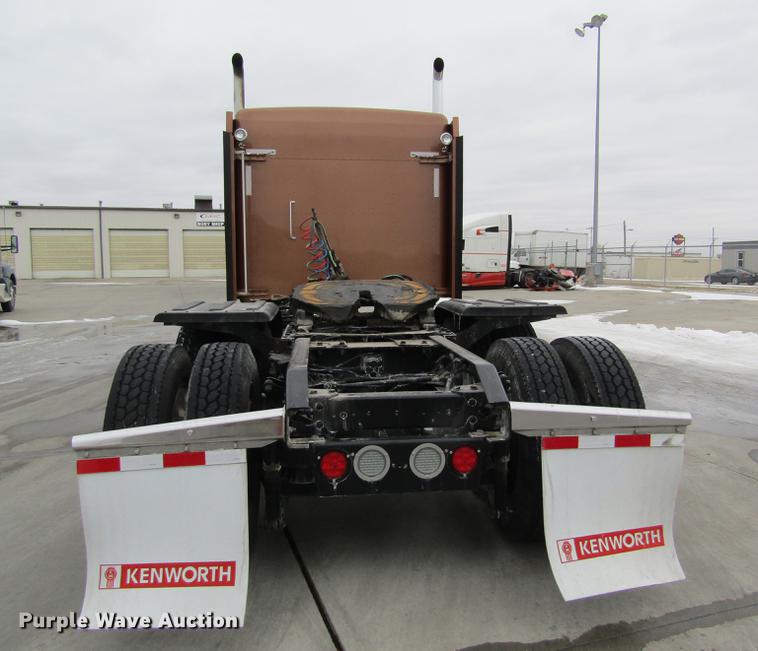 image for item DB1239 2012 Kenworth T800 semi truck
