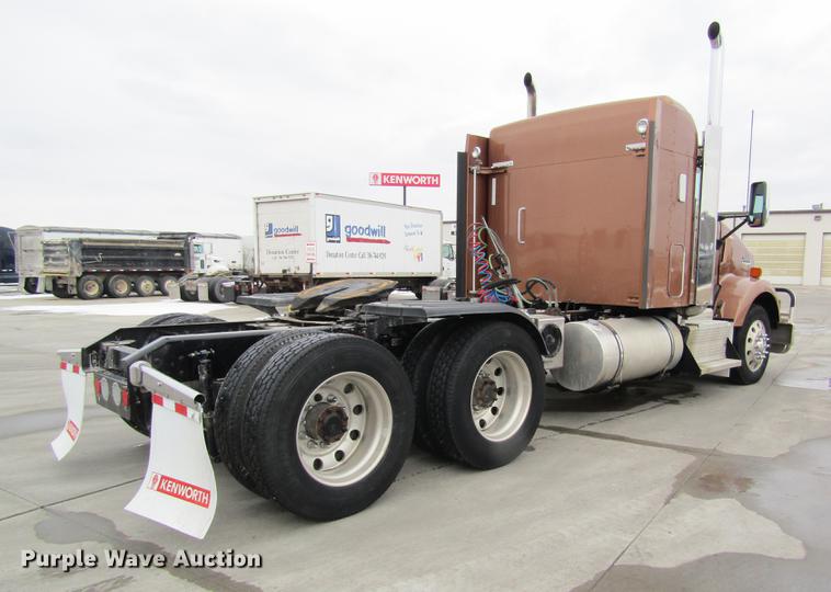 image for item DB1239 2012 Kenworth T800 semi truck