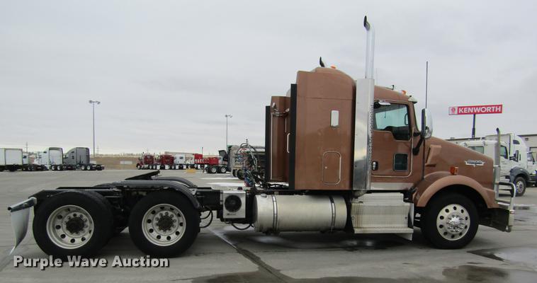 image for item DB1239 2012 Kenworth T800 semi truck