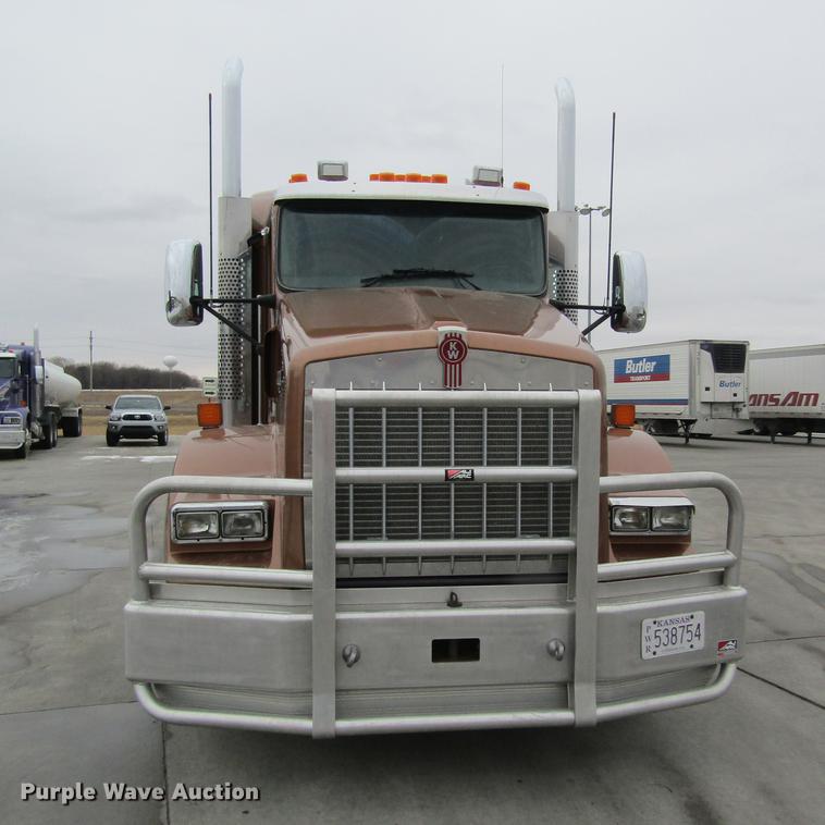 image for item DB1239 2012 Kenworth T800 semi truck