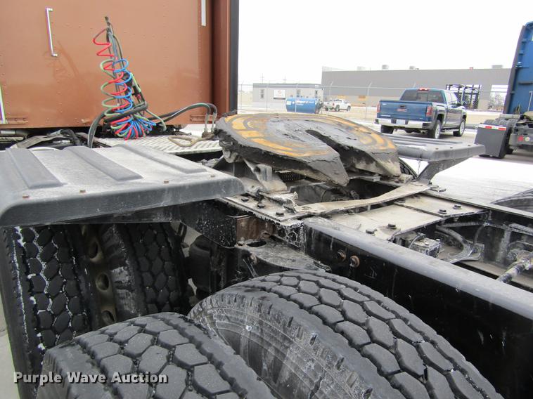 image for item DB1239 2012 Kenworth T800 semi truck