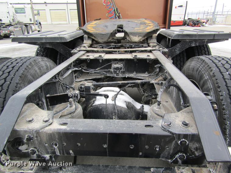 image for item DB1239 2012 Kenworth T800 semi truck