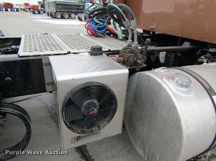 image for item DB1239 2012 Kenworth T800 semi truck