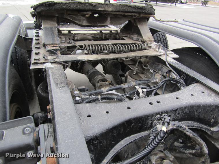 image for item DB1239 2012 Kenworth T800 semi truck