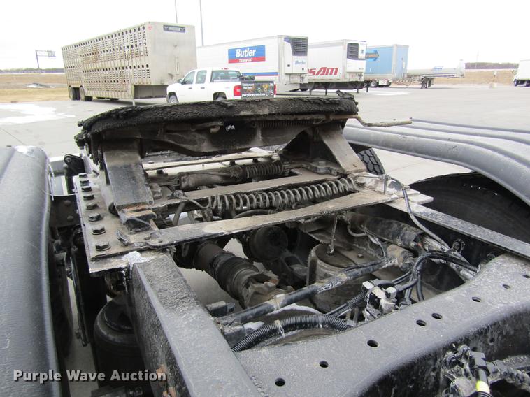 image for item DB1239 2012 Kenworth T800 semi truck