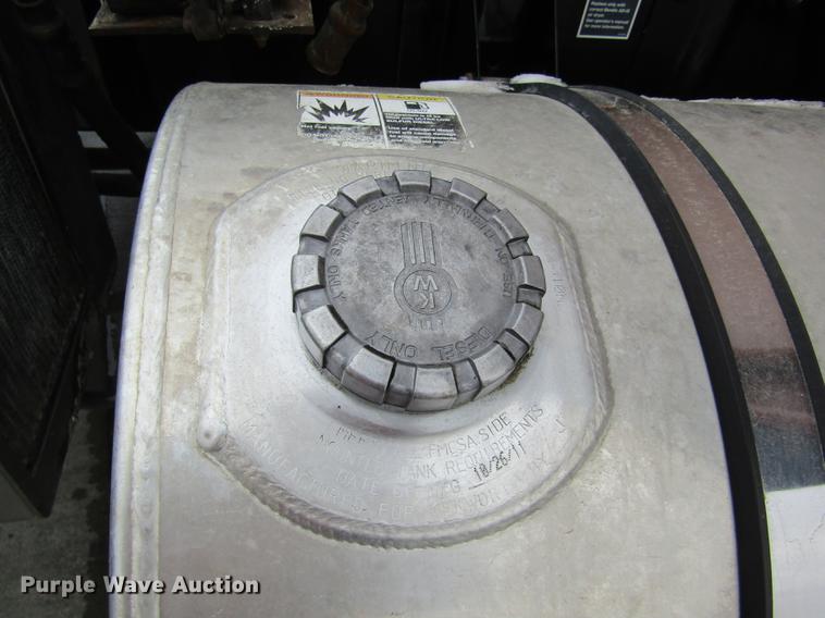 image for item DB1239 2012 Kenworth T800 semi truck