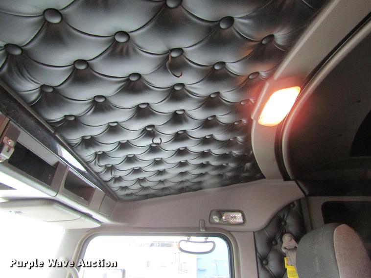 image for item DB1239 2012 Kenworth T800 semi truck