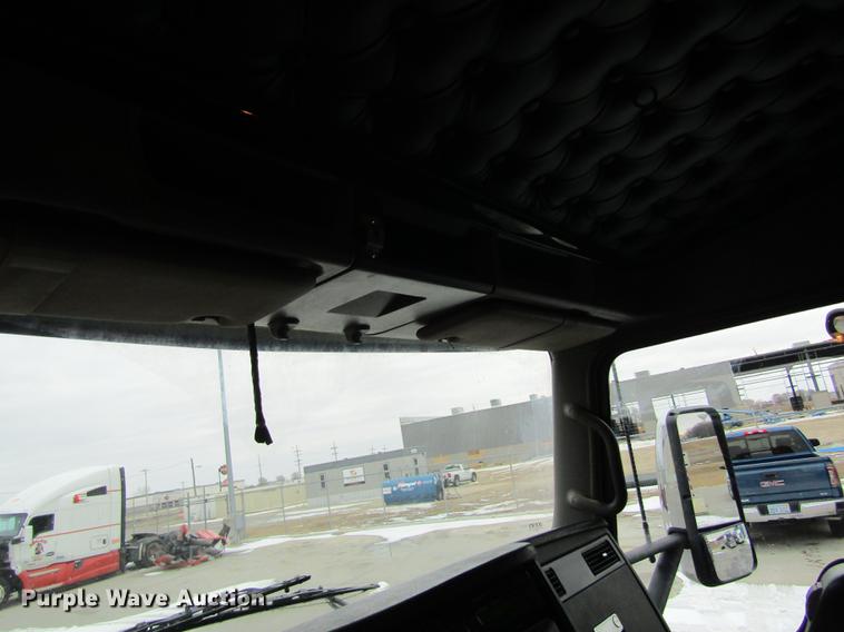 image for item DB1239 2012 Kenworth T800 semi truck