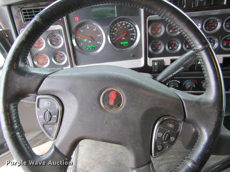 image for item DB1239 2012 Kenworth T800 semi truck