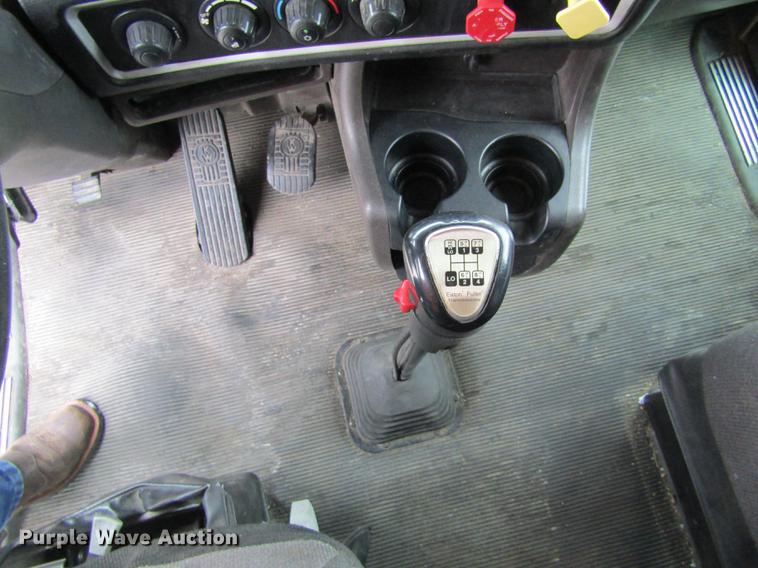 image for item DB1239 2012 Kenworth T800 semi truck