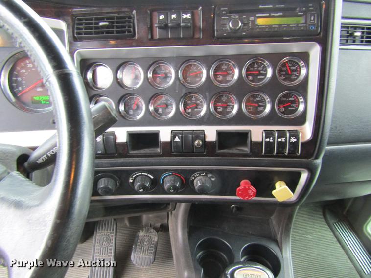 image for item DB1239 2012 Kenworth T800 semi truck