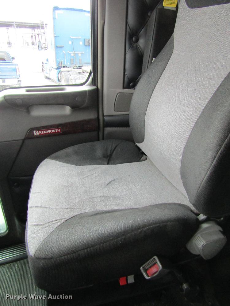 image for item DB1239 2012 Kenworth T800 semi truck