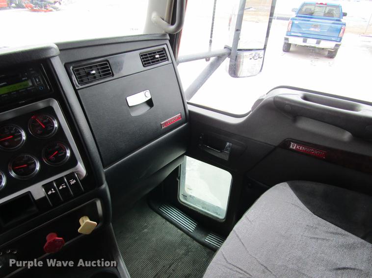 image for item DB1239 2012 Kenworth T800 semi truck