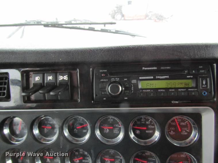 image for item DB1239 2012 Kenworth T800 semi truck