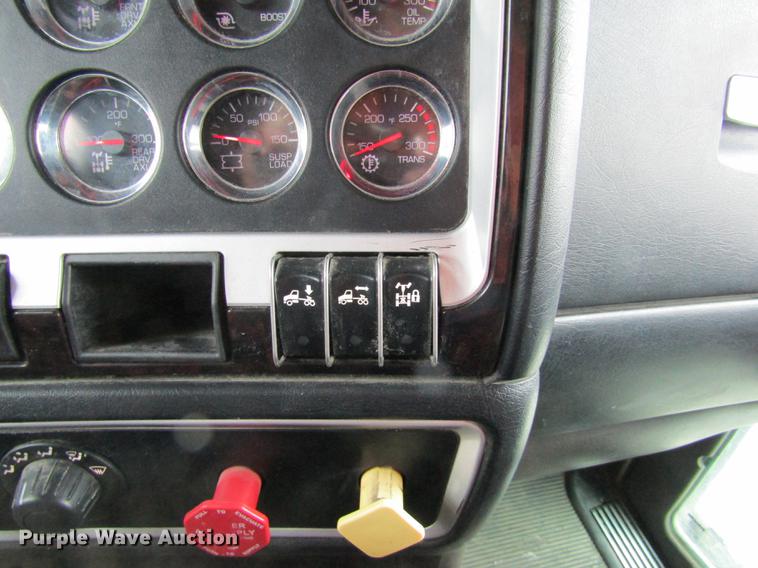 image for item DB1239 2012 Kenworth T800 semi truck