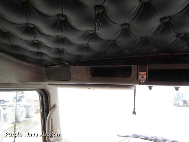 image for item DB1239 2012 Kenworth T800 semi truck