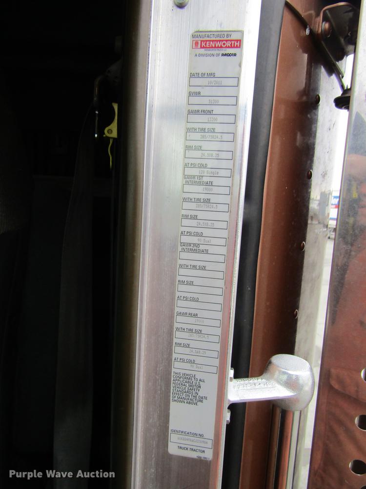 image for item DB1239 2012 Kenworth T800 semi truck