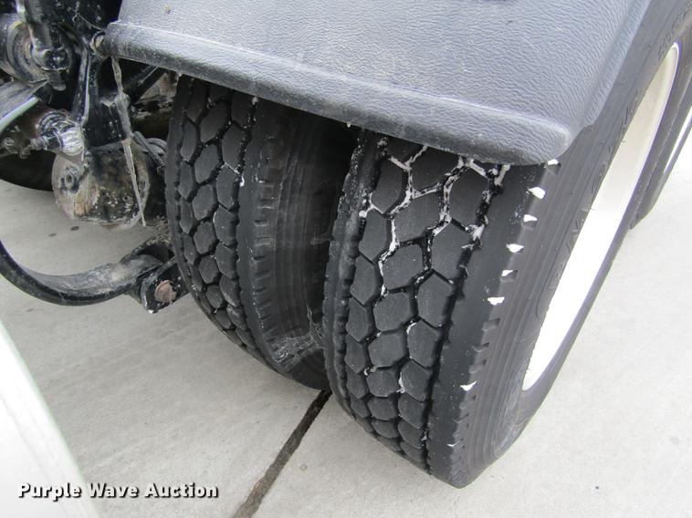 image for item DB1239 2012 Kenworth T800 semi truck