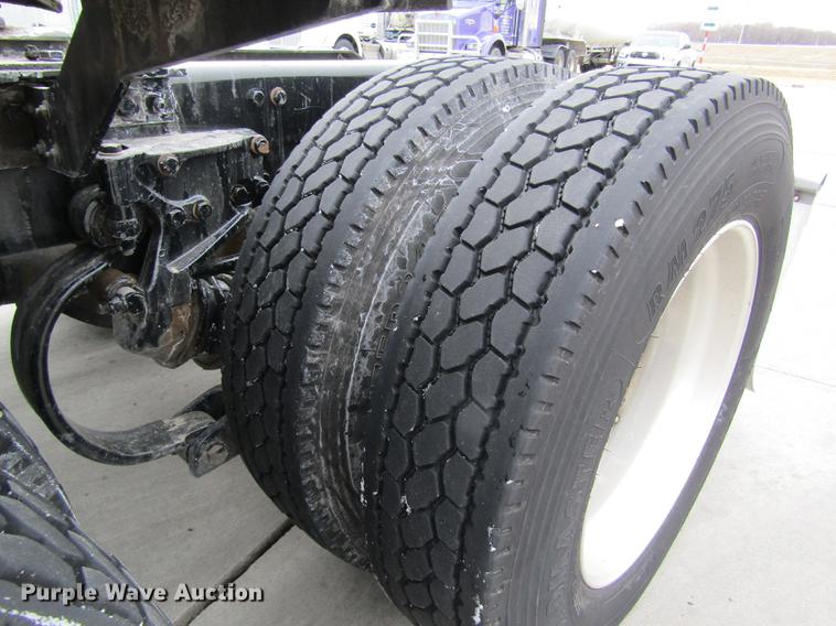 image for item DB1239 2012 Kenworth T800 semi truck