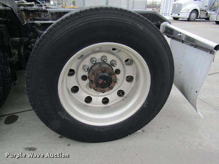 image for item DB1239 2012 Kenworth T800 semi truck