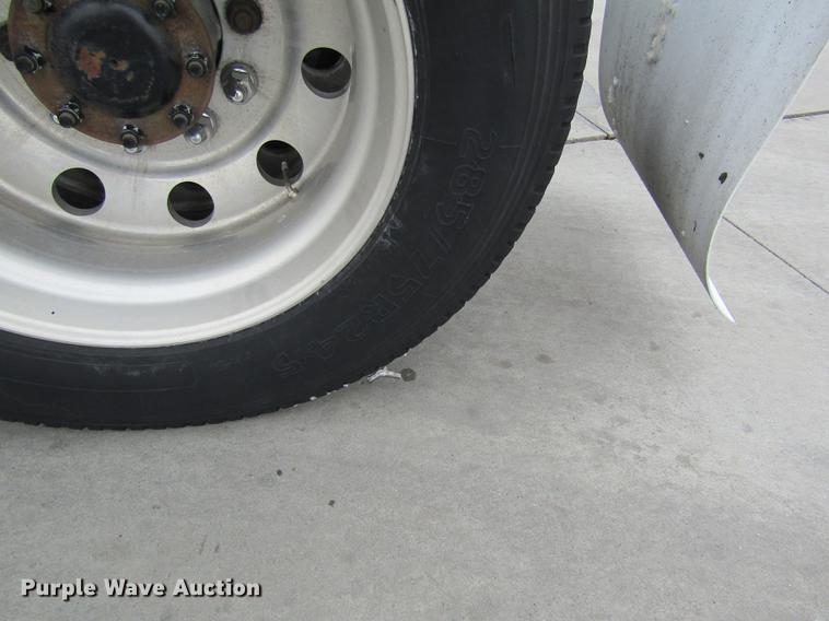 image for item DB1239 2012 Kenworth T800 semi truck