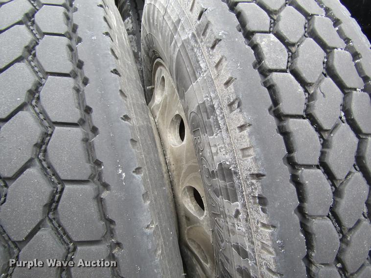 image for item DB1239 2012 Kenworth T800 semi truck