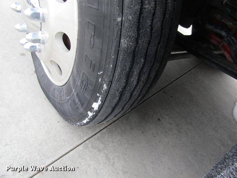 image for item DB1239 2012 Kenworth T800 semi truck