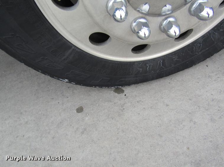 image for item DB1239 2012 Kenworth T800 semi truck