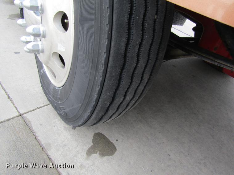 image for item DB1239 2012 Kenworth T800 semi truck