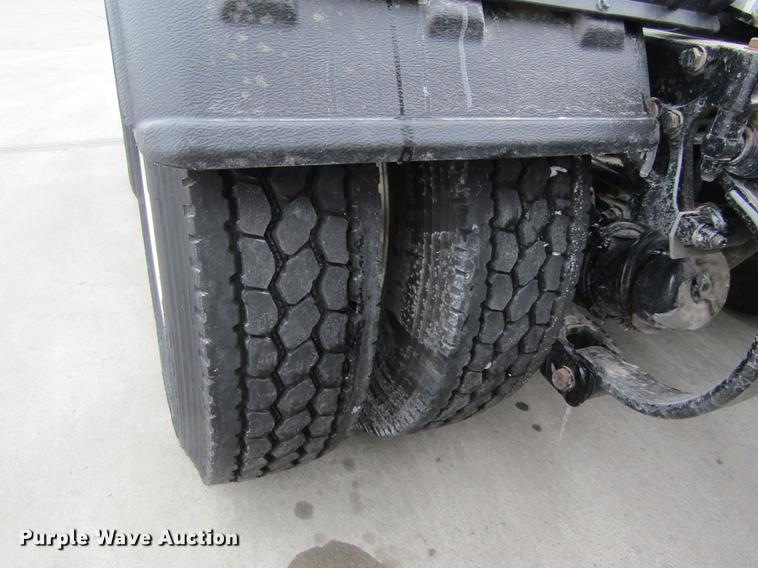 image for item DB1239 2012 Kenworth T800 semi truck