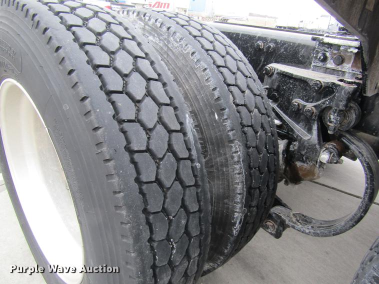 image for item DB1239 2012 Kenworth T800 semi truck