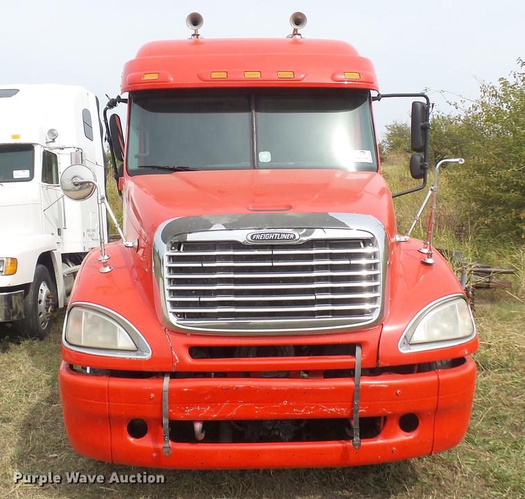 image for item DB3492 2007 Freightliner Columbia semi truck