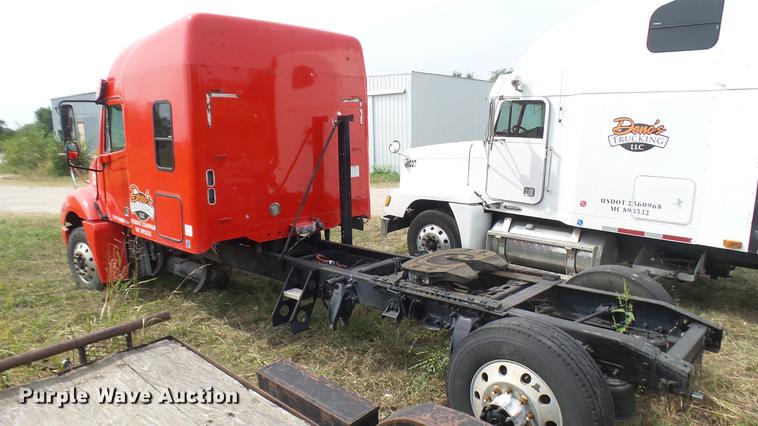 image for item DB3492 2007 Freightliner Columbia semi truck