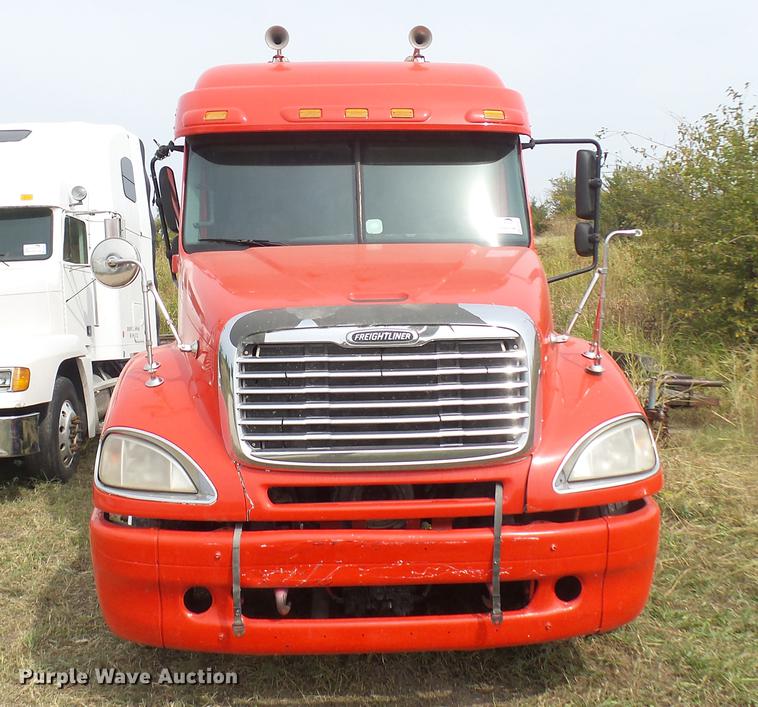 image for item DB3492 2007 Freightliner Columbia semi truck