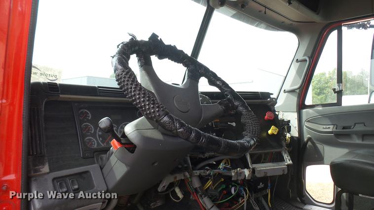 image for item DB3492 2007 Freightliner Columbia semi truck