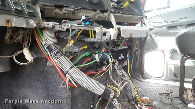 image for item DB3492 2007 Freightliner Columbia semi truck