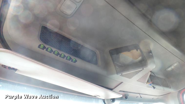 image for item DB3492 2007 Freightliner Columbia semi truck