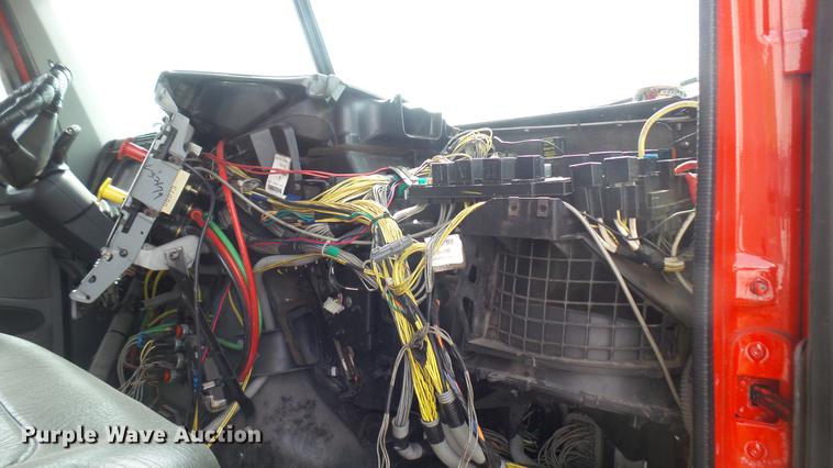 image for item DB3492 2007 Freightliner Columbia semi truck