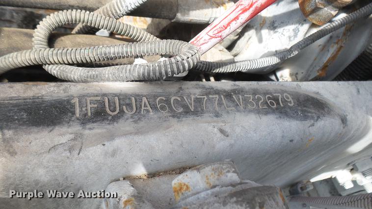 image for item DB3492 2007 Freightliner Columbia semi truck